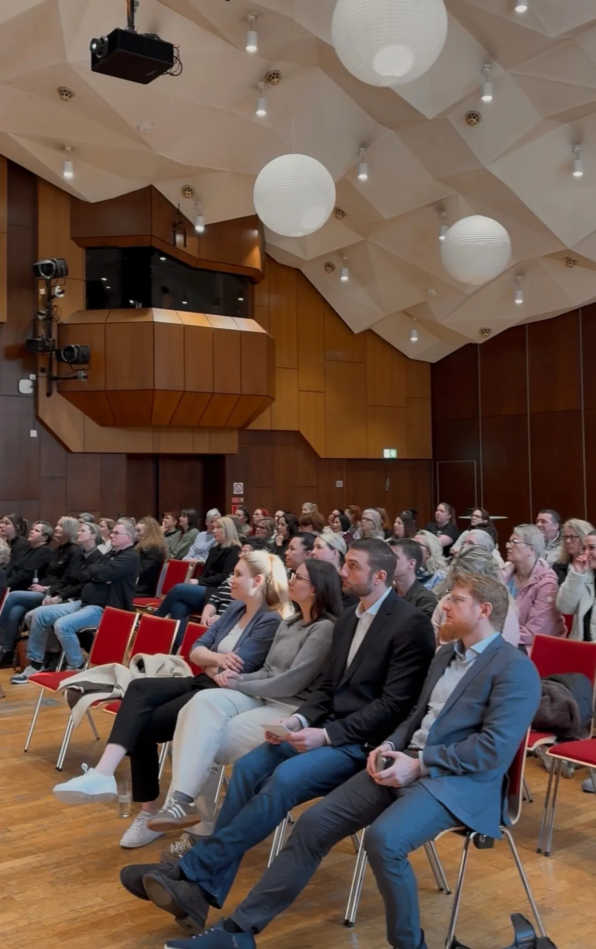 Das Team hört zu
